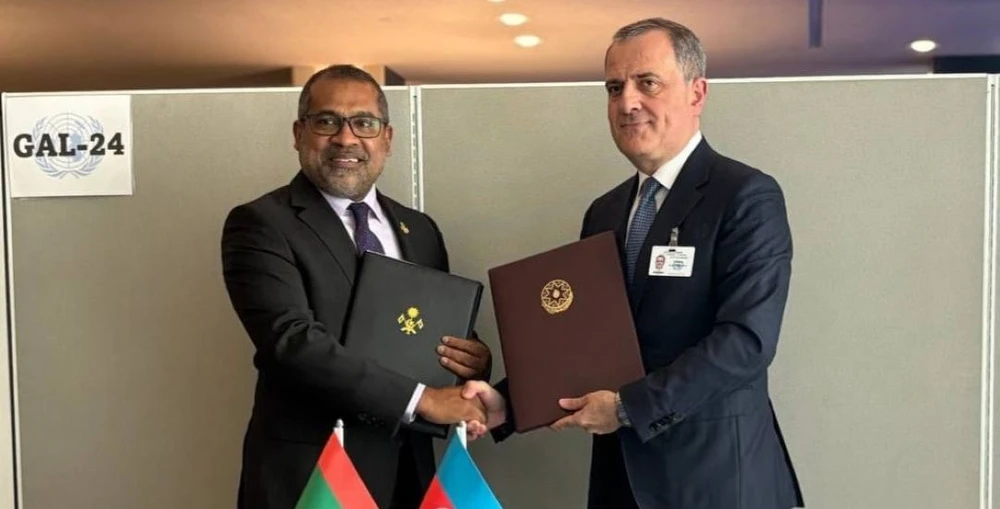 photo for ދިވެހިރާއްޖެ އާއި އަޒަރުބައިޖާންއާ ދެމެދު ވިސާ އެގްޒެމްޝަން އެއްބަސްވުމެއްގައި ސޮއިކޮށްފި  